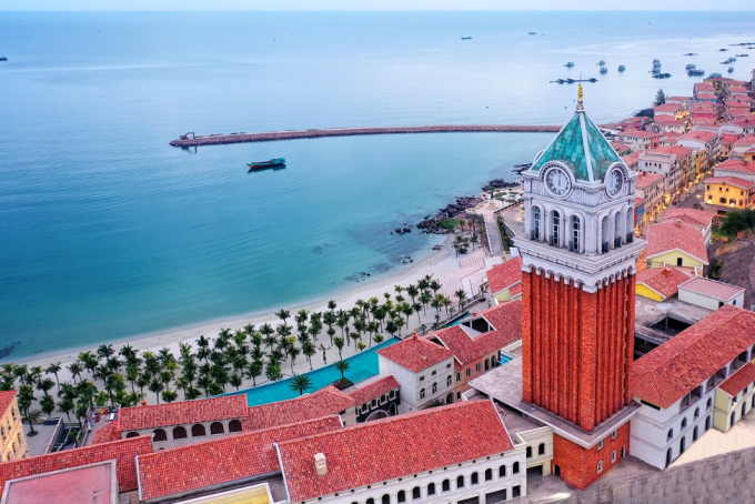 Tầm nhìn trực diện biển Phú Quốc của La Festa Phu Quoc, Curio Collection by Hilton. Ảnh: Sun Group