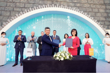 Lễ ký kết hợp đồng quản lý dự án La Festa Phu Quoc giữa Tập đoàn Sun Group và Tập đoàn Hilton. Ảnh: Sun Group
