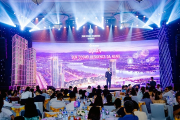 Nhà đầu tư quan tâm đầu tư dự án Sun Cosmo Residence Da Nang. (Ảnh: Hoàng Quân)